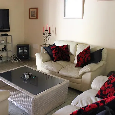 Beautiful 2-bed In Parque Holandes Apartment *